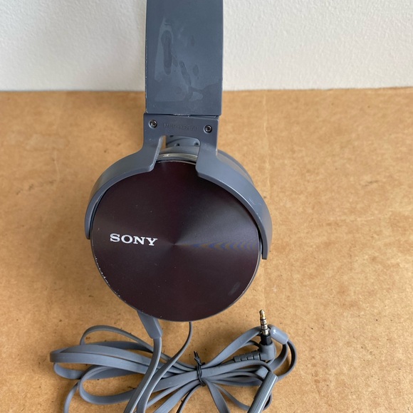 Sony MDR-XB950 Extra Bass Wired Headphones - Picture 5 of 10